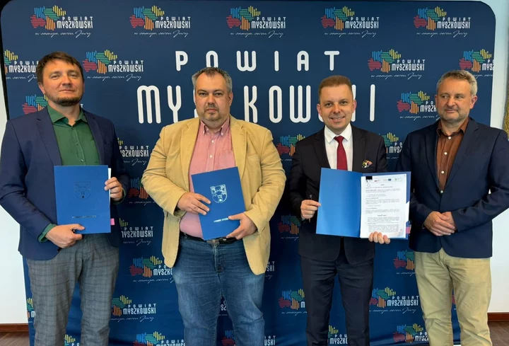 Zdjęcie: Podpisanie umowy: remont i adaptacja sal