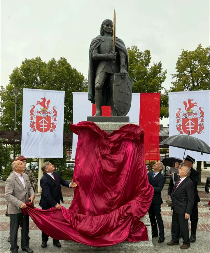 Zdjęcie: Uroczyste odsłonięcie pomnika Krystyna I z ...